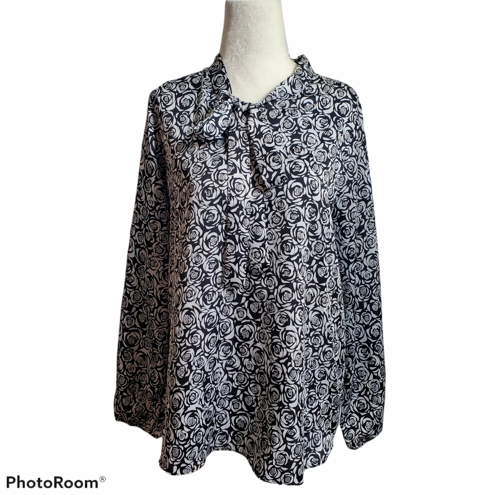 Charming Charlie Black & White Rose Print Blouse